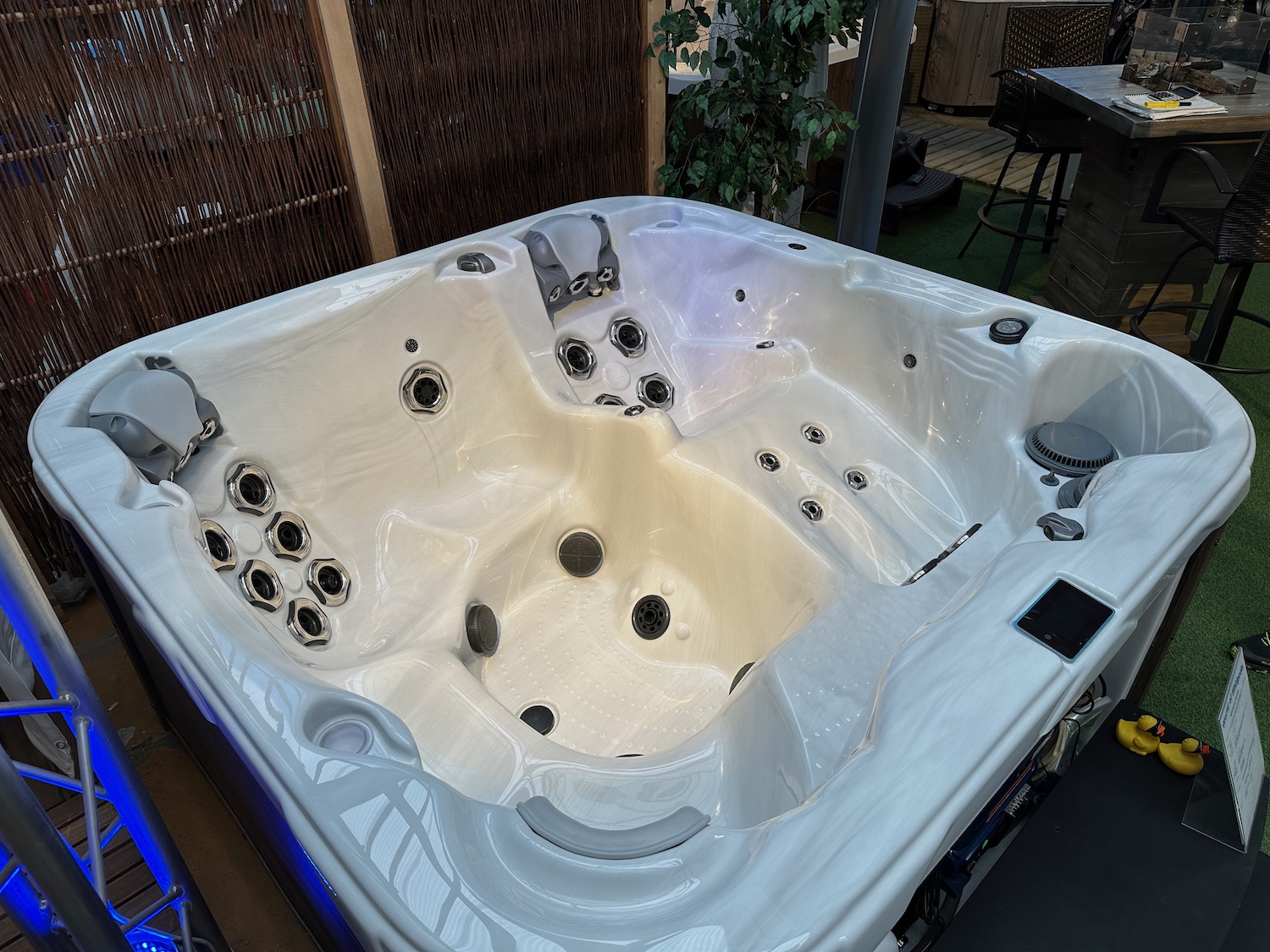 Aussen Whirlpool Aussteller Aurora