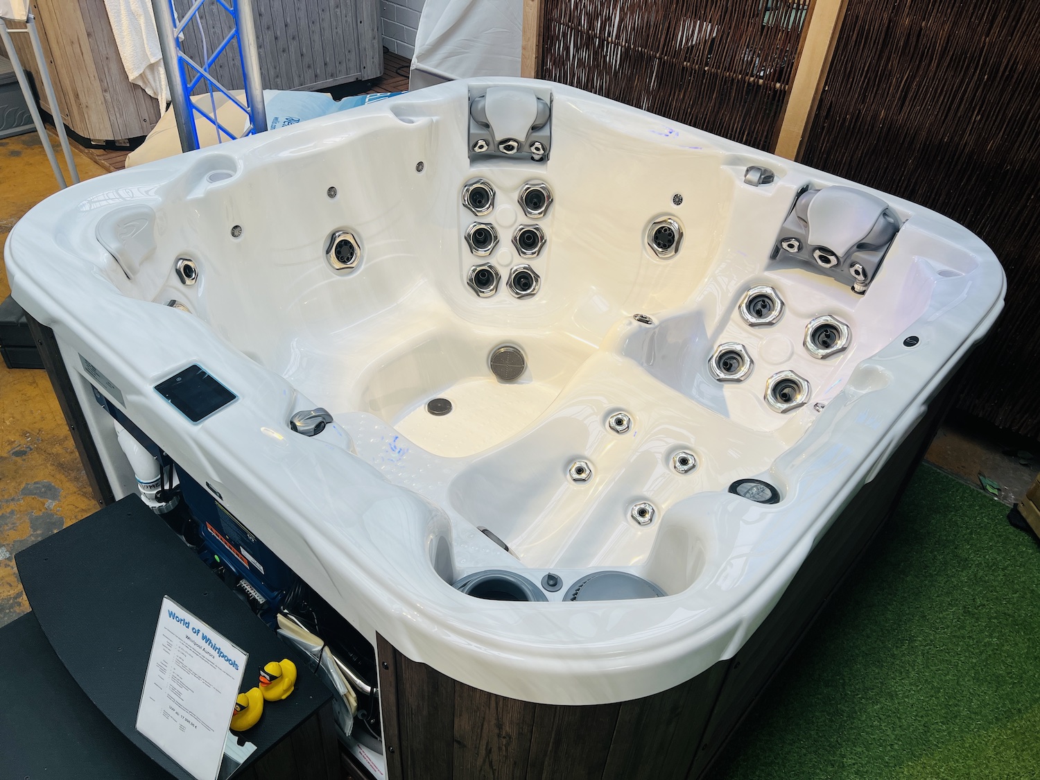 Outdoor Whirlpool Aussteller Aurora