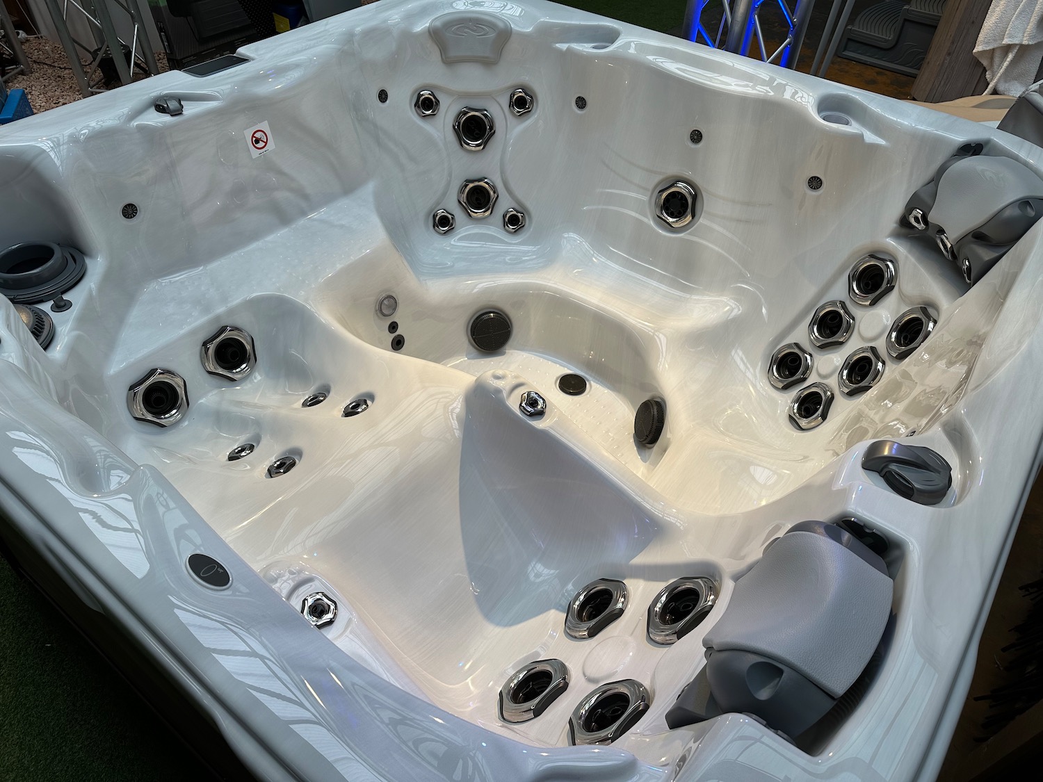 Outdoor Whirlpool Ausstellungsstück Aurora
