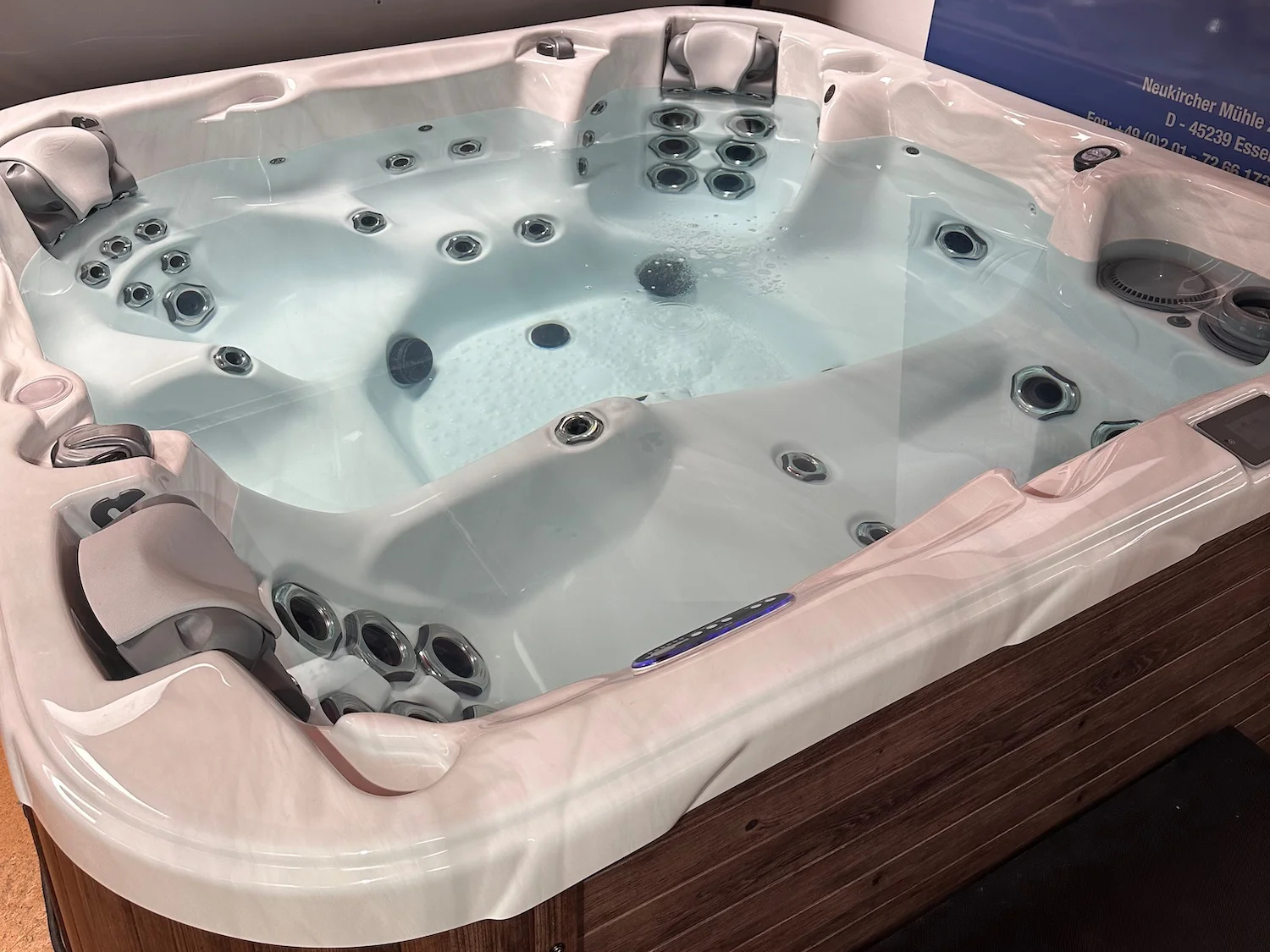 Whirlpool Aktion Chairman 2 Dimension One Spas