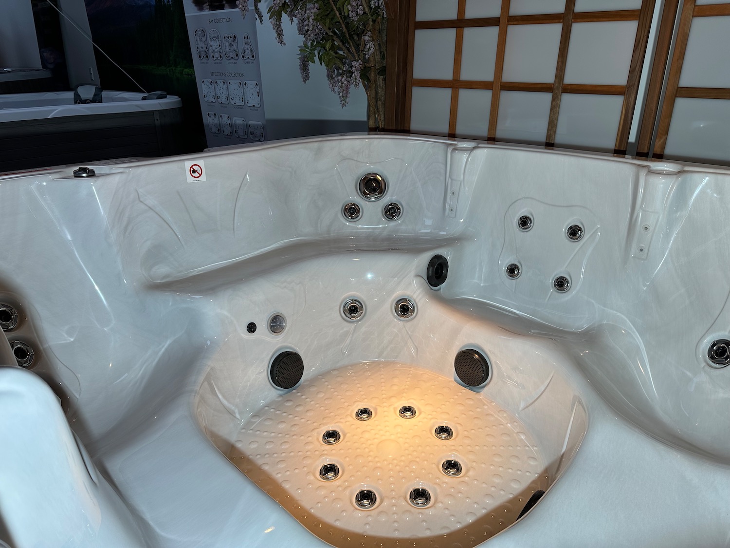 Aberverkauf Outdoor Whirlpool Meridian