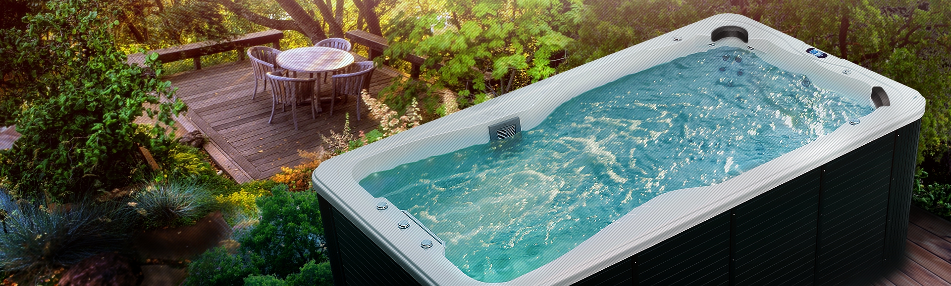 Swim Spa im Garten mit Gegenstromanlage
