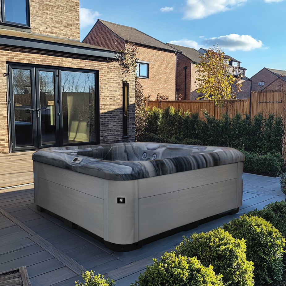 Moderner Outdoor Whirlpool