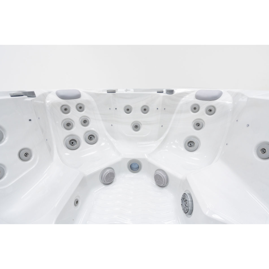 Aussen Whirlpool mit Massage